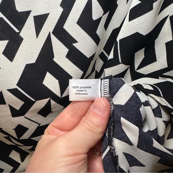 Lane Bryant Women’s Black/White Medium Sleeve Cutout-Neck Blouse Sz 30/32 - Picture 7 of 8